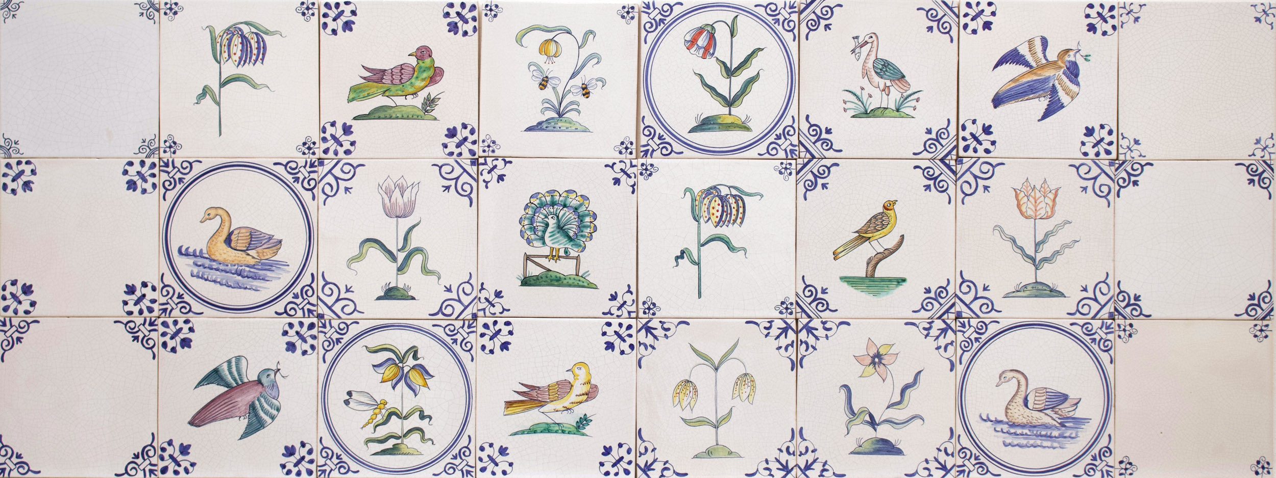 MIXED POLYCHROME TILES